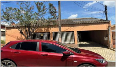 Casa ocupada com 180m² em Londrina