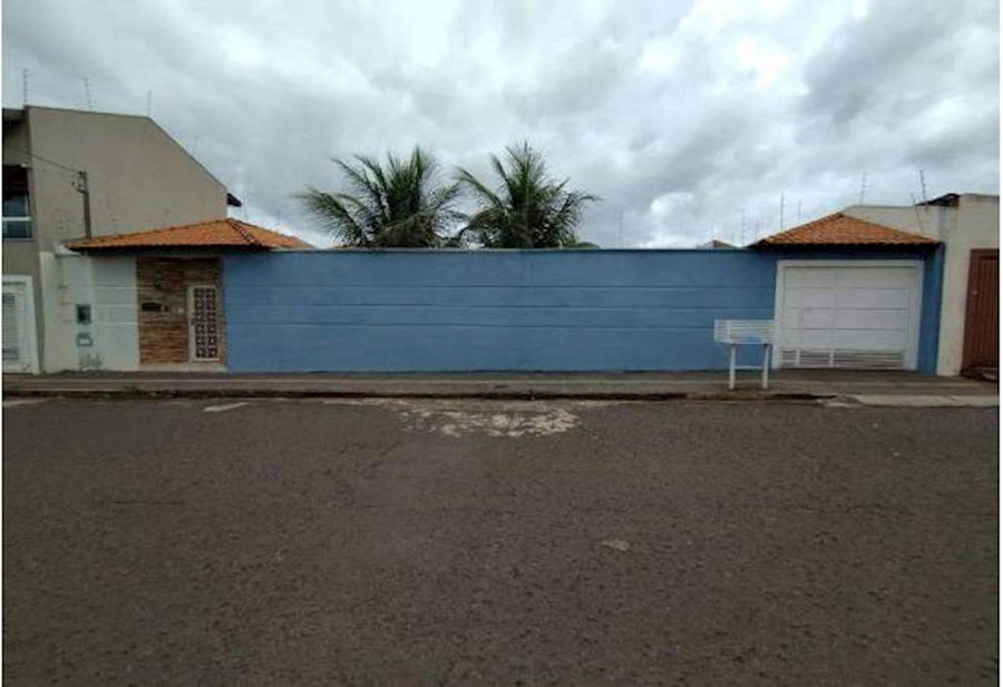 Casa Padrão Ocupada com 740 m² de Terreno em Campo Grande
