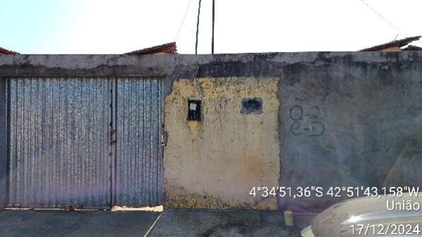Casa com 2 quartos, 1 banheiro, varanda e 1 vaga de garagem, 55,8m² construída