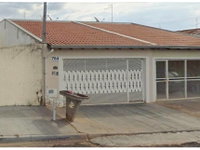 Casa residencial 3 dormitórios, 2 banheiros, 159m² construídos em Jardim Araguaia