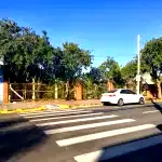 Terreno amplo 1636m² com 2 prédios de madeira e 2 banheiros