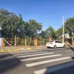 Terreno amplo 1636m² com 2 prédios de madeira e 2 banheiros