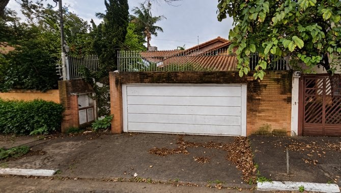 Casa com 208 m² de área construída, ocupada, com 500 m² de terreno