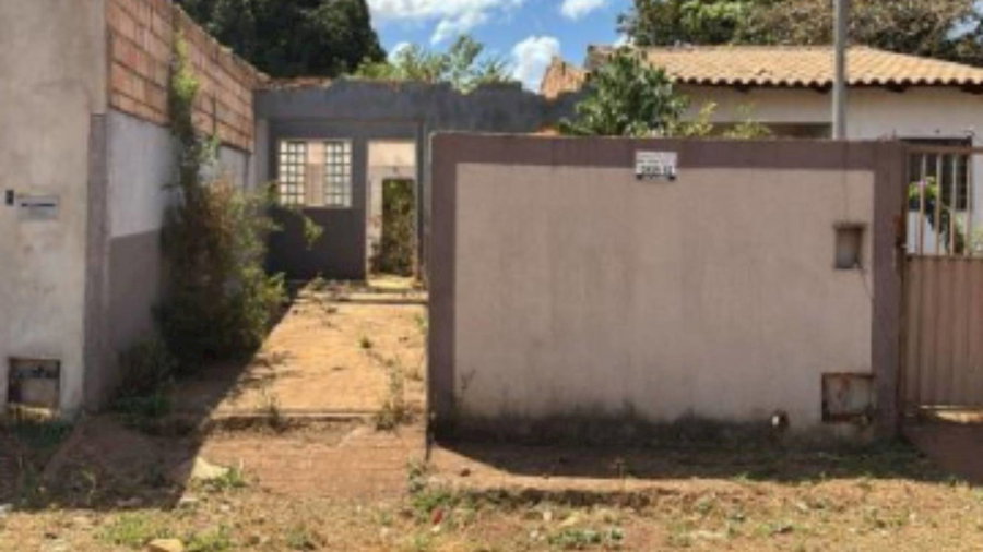 Casa com 2 quartos, 1 banheiro e 180m² de área privativa