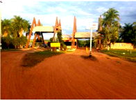 Casa charmosa com 2 piscinas, 308m² construídos e terreno amplo