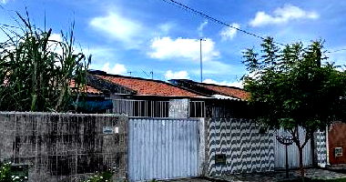 Casa com 2 quartos, 2 banheiros, área construída 66m², 1 vaga