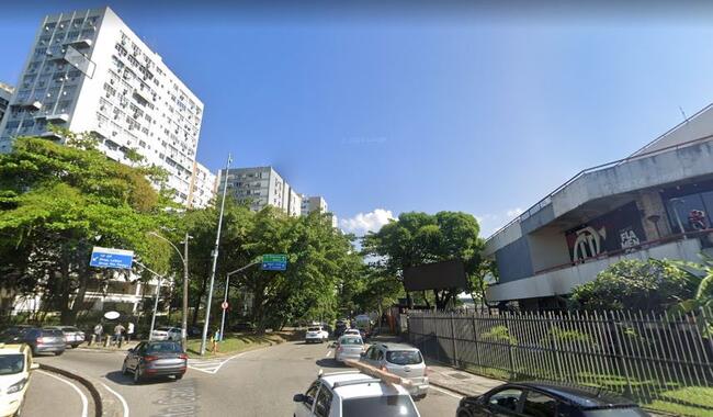 Apartamento 80m² com 1 vaga no Leblon