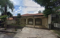 Casa Ocupada em Guarujá - 420m² com 202m² Construídos