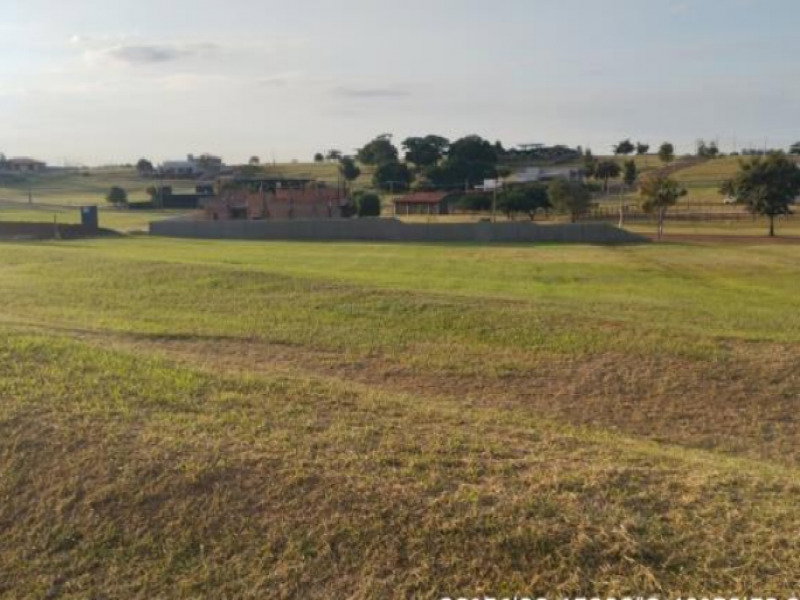 Lote residencial com 1.595 m²