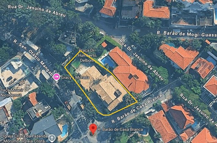 Casa de luxo com 6 suítes, piscina e churrasqueira