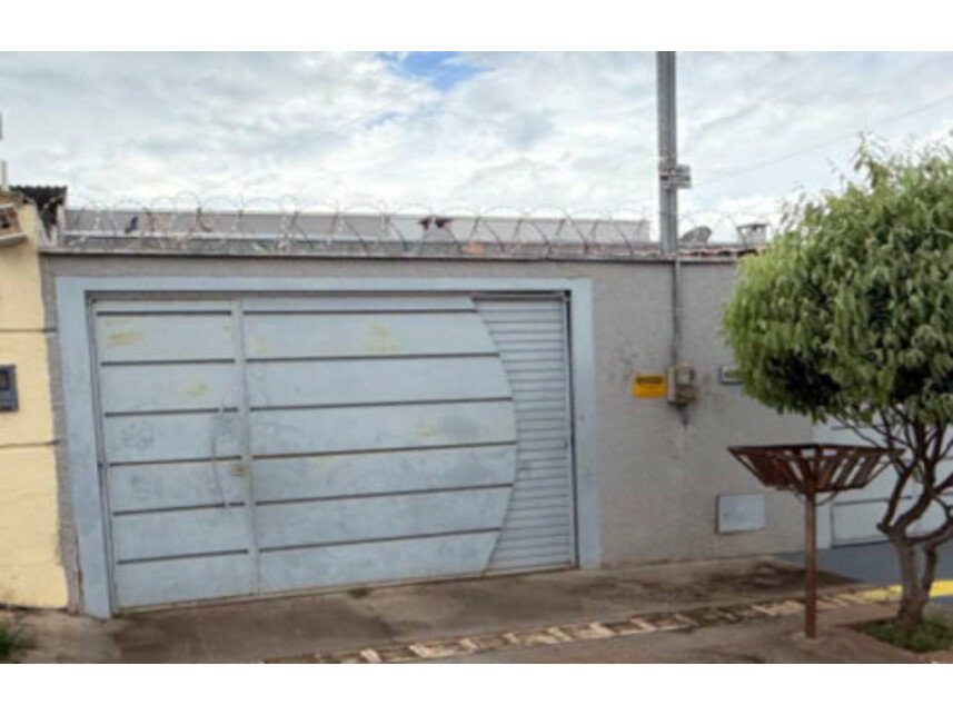 Casa em leilão com 3 quartos e 2 banheiros