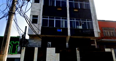 Prédio com 250m² de área construída, terreno 420m², desocupado