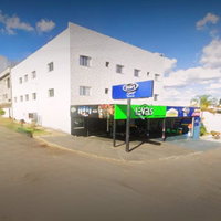 Imóvel misto (comercial/residencial) com 3 pavimentos, 2 salas e apartamentos
