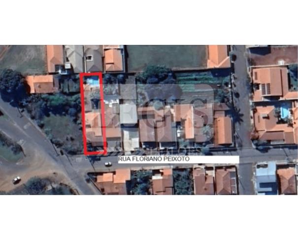 Casa com 3 quartos, 2 banheiros e piscina em Bariri/SP