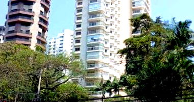 Espaçoso Apartamento com 5 Quartos, 5 Banheiros, Área 225m², Ocupado