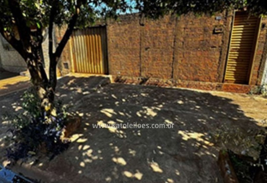 Casa Ocupada com Terreno em Guaíra/SP