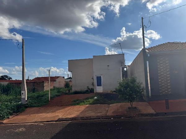 Casa com 2 vagas, 38m² em Sertãozinho