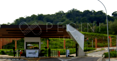 Espaçoso Terreno Urbano de 544 m², Ideal para Desenvolvimento Residencial