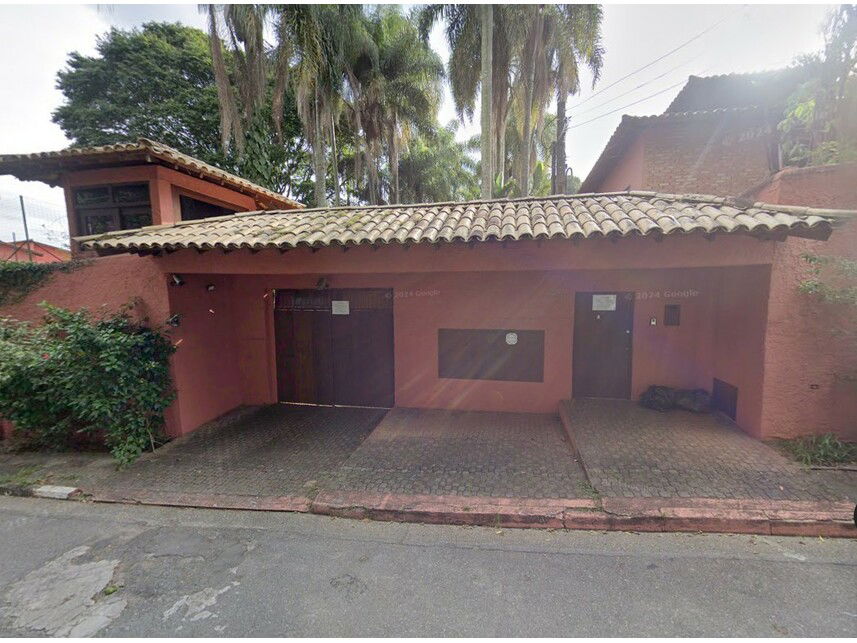 Casa ampla com 3.136m² de terreno e 981,96m² construída