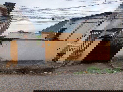 Casa padrão com 2 quartos, 1 banheiro, 2 vagas, ocupada