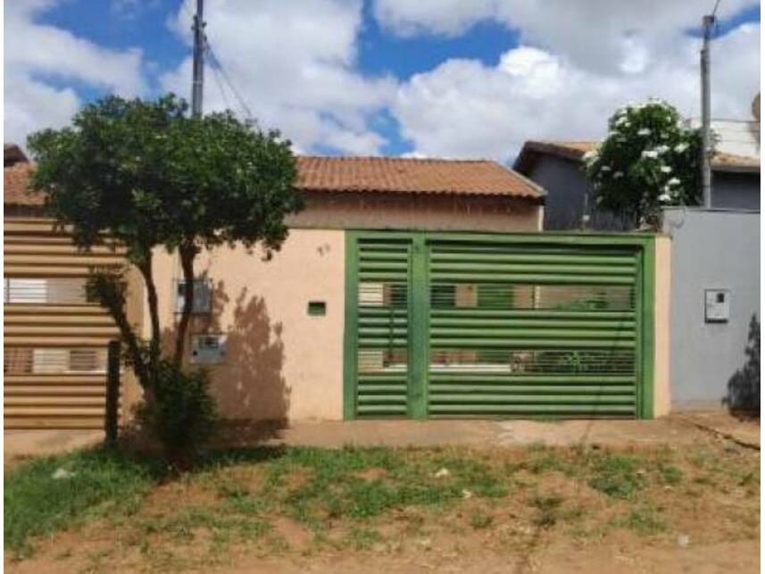 Casa 50m² em condomínio, ocupada com varanda