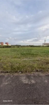 Quatro Terrenos em Lote Único com Localização Privilegiada
