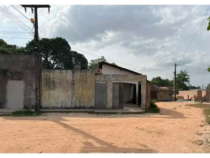Casa em leilão com 3 quartos e 162m² de área construída