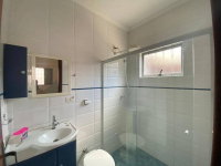 Casa ocupada com 5 quartos, 3 banheiros e 174 m²
