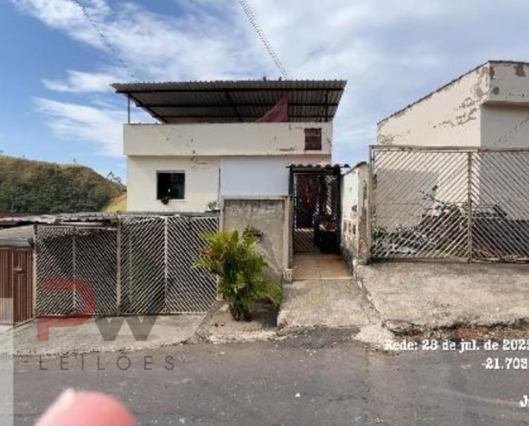 Casa em Juiz de Fora com 2 quartos e 266m² de terreno