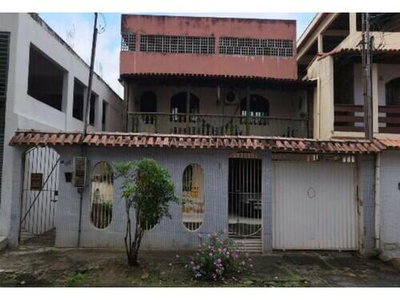 Apartamento térreo com 156m² e vaga de garagem