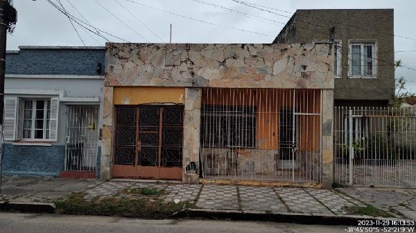 Casa com 2 Quartos e 1 Vaga na Garagem em Pelotas