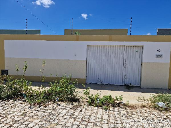 Casa com 2 quartos, varanda e área de serviço em Mossoró
