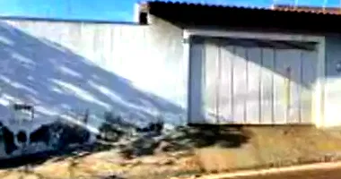Casa com 3 vagas, 250m² terreno, 79m² construída - Ocupado