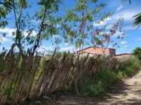 Casa ocupada com 119,09m² construídos em terreno de 3.055m²
