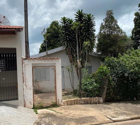 Casa com 2 quartos e 2 banheiros, 90,27m² construídos, terreno de 290m²