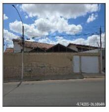 Casa com 1 quarto, 2 banheiros, 107m² área privativa, 1 vaga