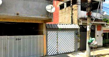 Casa com 2 quartos, varanda, lavabo e 67m² construída