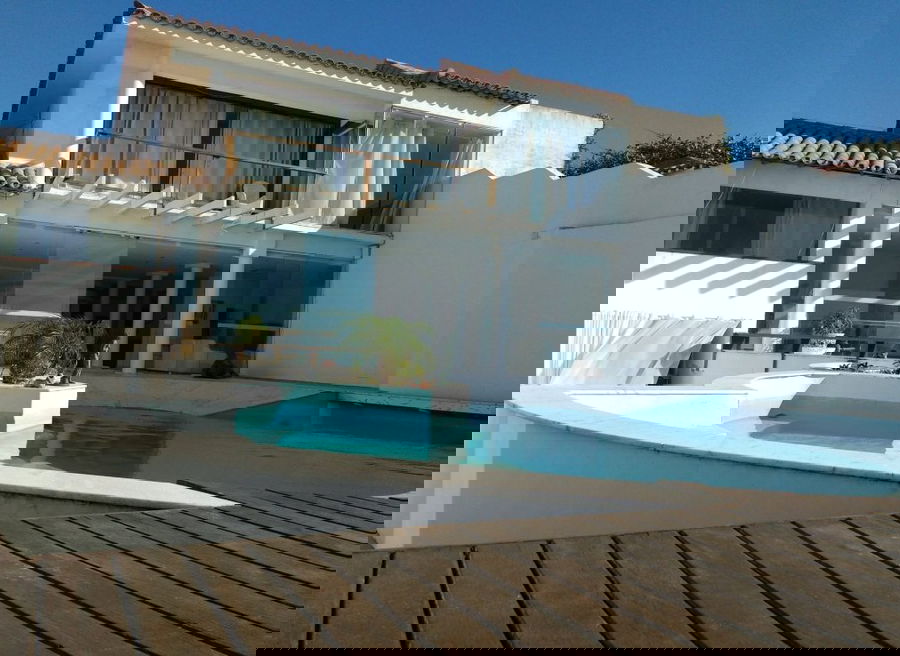 Imóvel de Luxo com 5 Quartos e Vista para o Mar