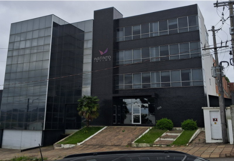 Terreno com 1.407,50m² e edificação industrial de 4 pavimentos