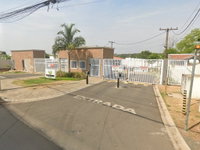 Casa com 3 quartos, 2 banheiros e 2 vagas em condomínio