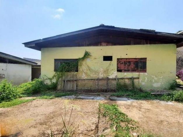Imóvel comercial com 3 dormitórios e 2 banheiros, 581.11 m²