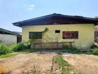Imóvel comercial com 3 dormitórios e 2 banheiros, 581.11 m²