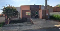 Casa com Comércio em Ponta Grossa - 2 Quartos, 240m²