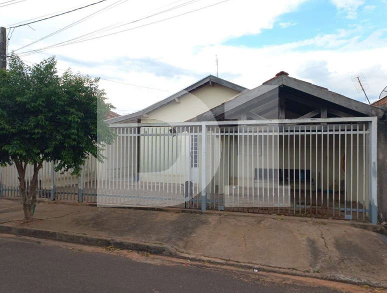 Casa com 3 Quartos em Garça/SP