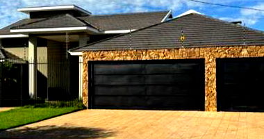 Casa Ocupada com 834m² de Área Construída em Dourados/MS