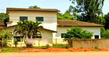 Edificação industrial com 2 casas e 784m² construídos