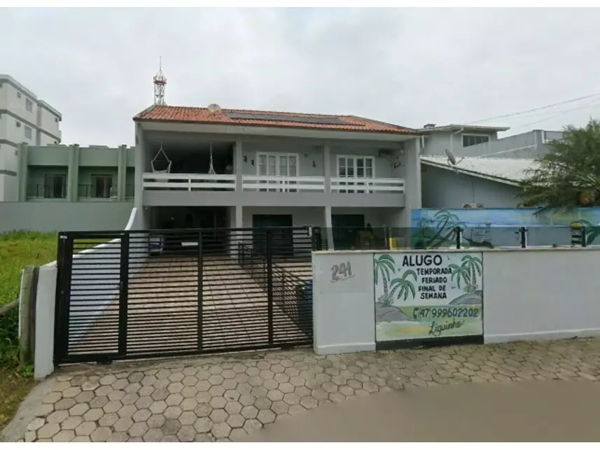 Casa em Leilão com 260m² Construída e 252m² de Terreno