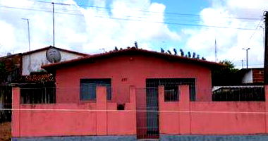 Casa com 2 quartos, 1 banheiro, 64m² construída, ocupada