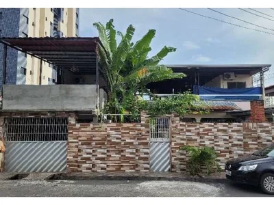 Casa ocupada com 410 m² construídos