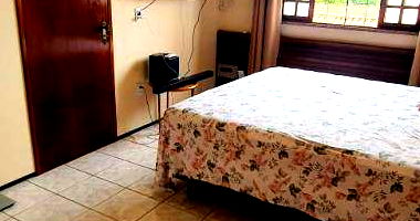 Casa com 4 quartos, 3 banheiros, 2 vagas, 320m² construída, ocupada